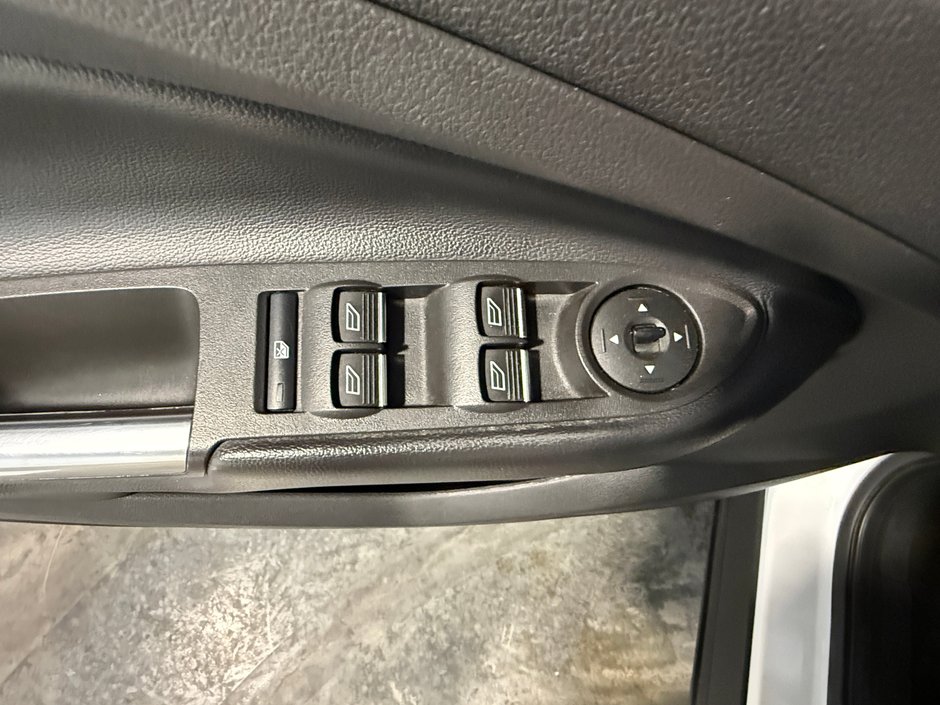 2019 Ford Escape SEL-12