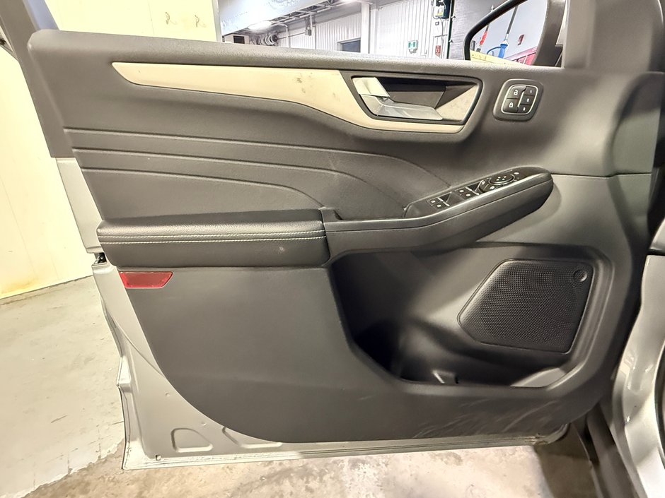 2022 Ford Escape SEL AWD-11