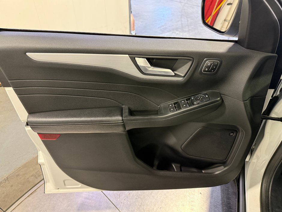 2023 Ford Escape PLATINUM HYBRID AWD-11