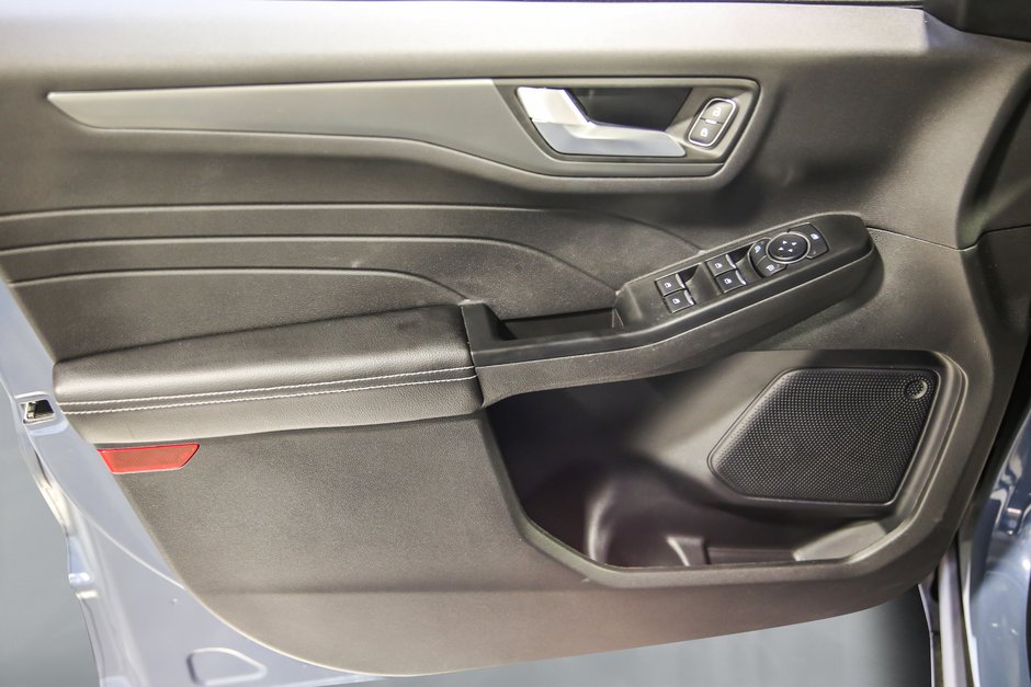 Ford Escape PHEV 2025-10