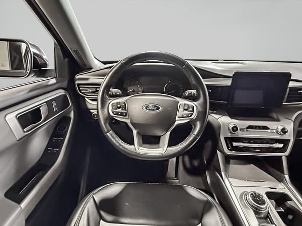 Ford Explorer XLT 2022-13