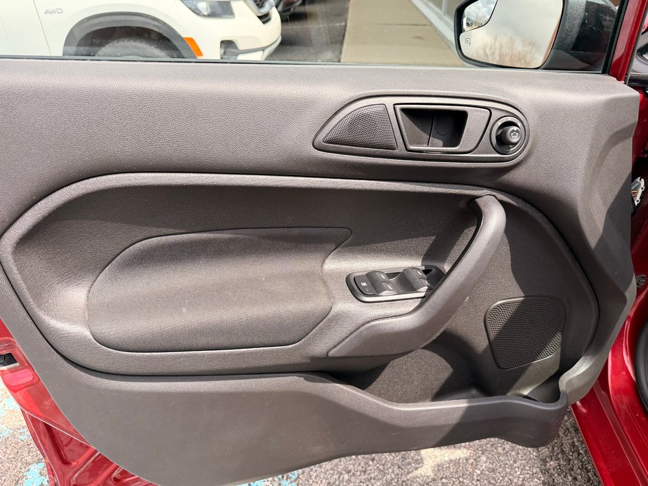 Ford Fiesta SE 2017-9