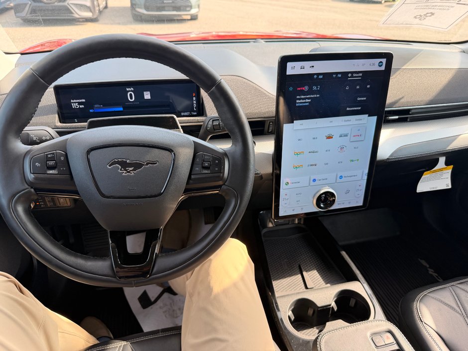 Ford Mustang Mach-E SELECT AWD 2022-23