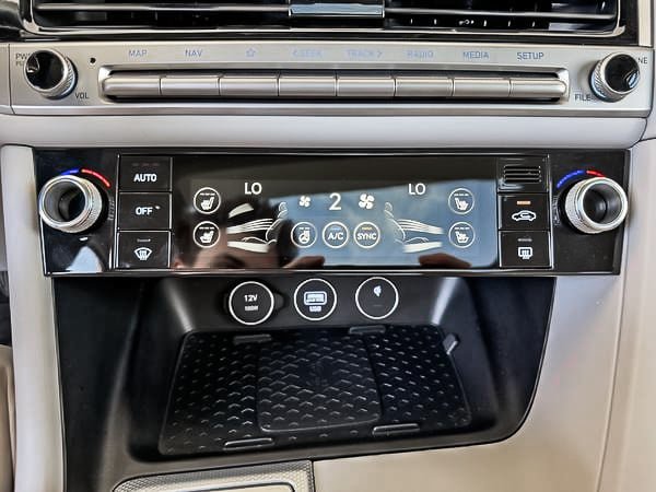 2025 GENESIS G70 2.5T PRESTIGE AWD-23