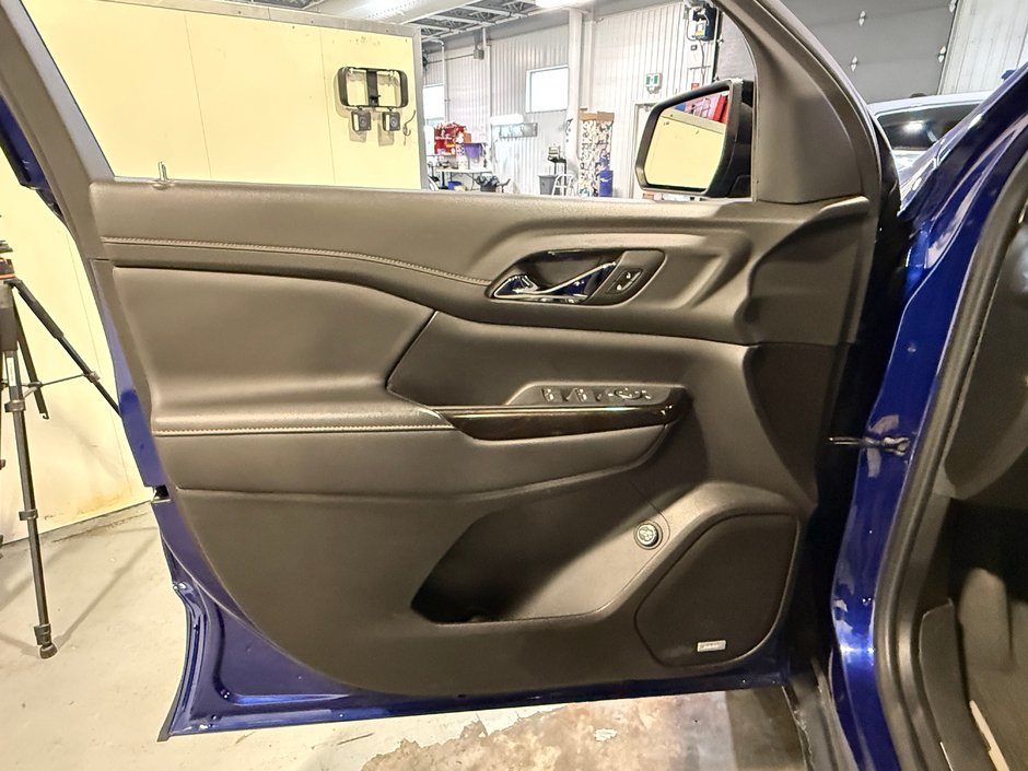 2023 GMC Acadia AT4-11