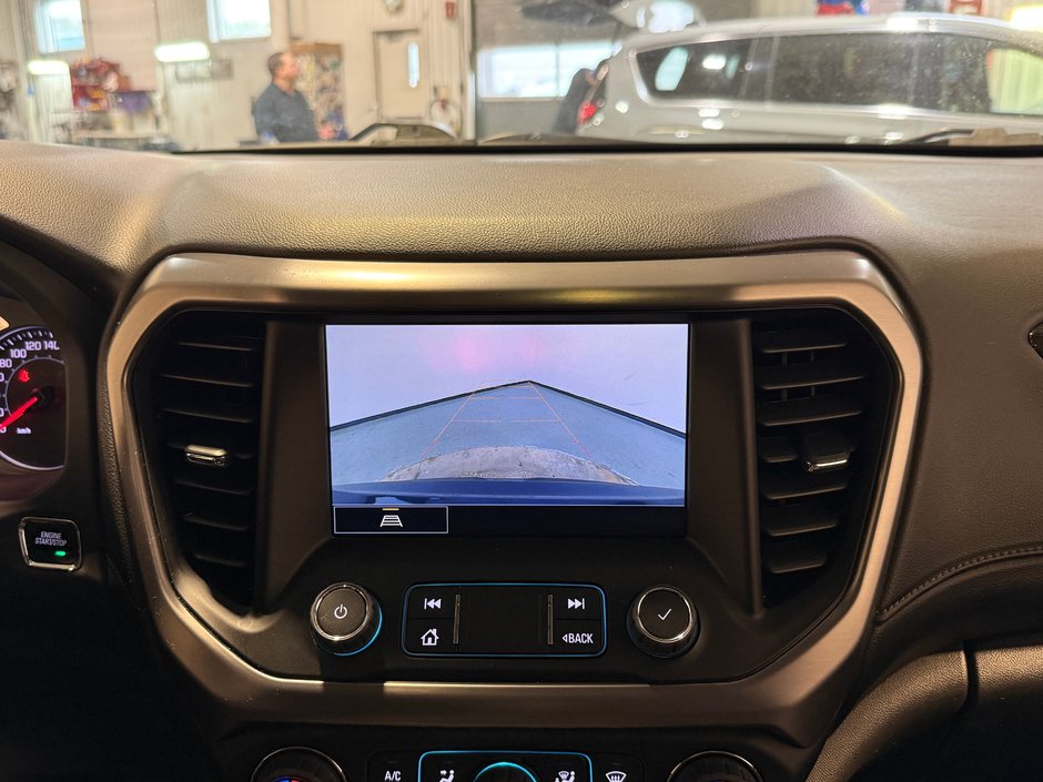 2023 GMC Acadia AT4-22