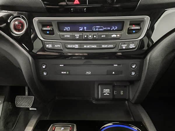 2018 Honda Pilot Touring AWD / 7 passagers-24