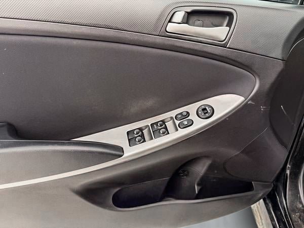 2017 Hyundai Accent SE-9