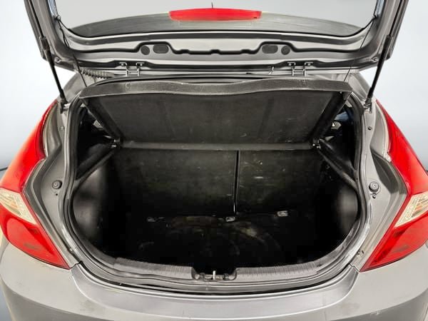 Hyundai Accent SE 2017-24