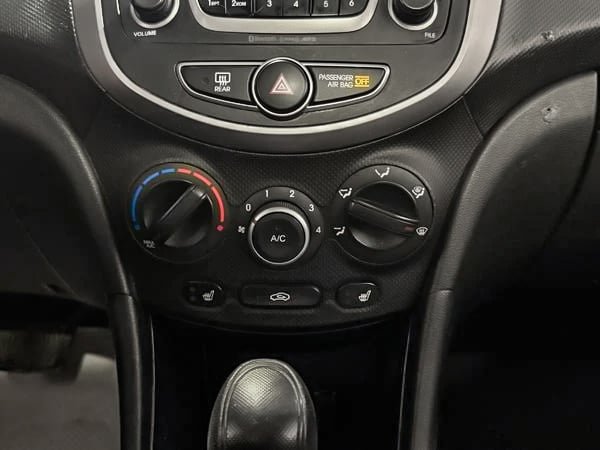 Hyundai Accent SE 2017-21