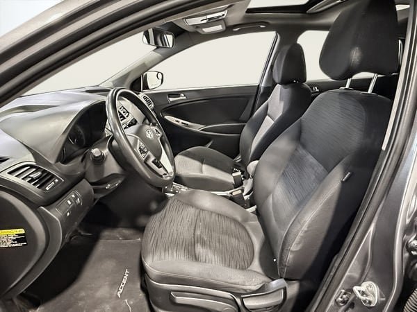 Hyundai Accent SE 2017-13