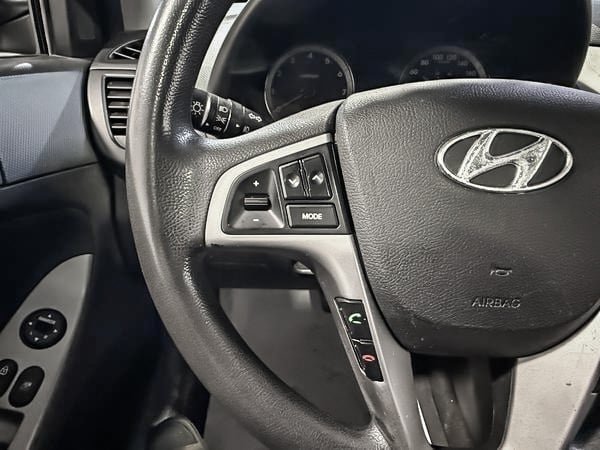 Hyundai Accent SE 2017-15