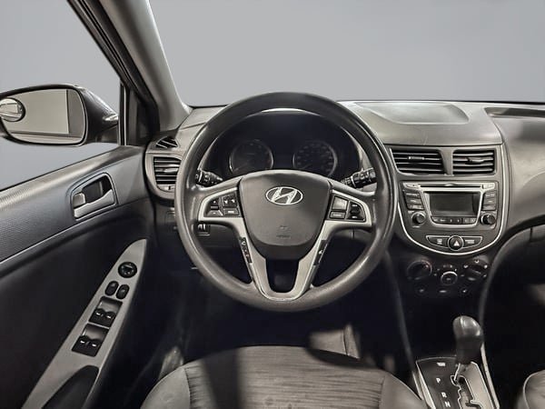 Hyundai Accent SE 2017-14