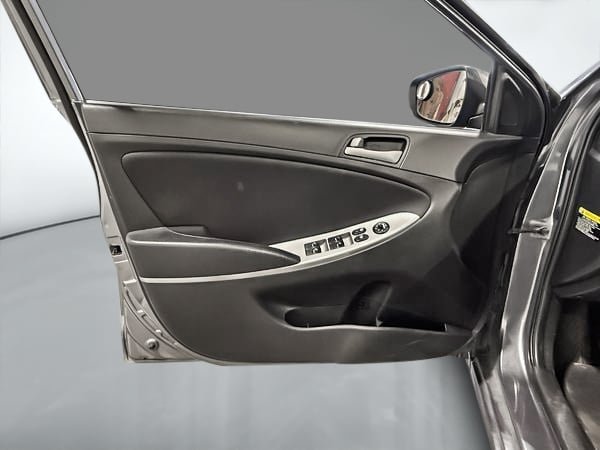 Hyundai Accent SE 2017-11