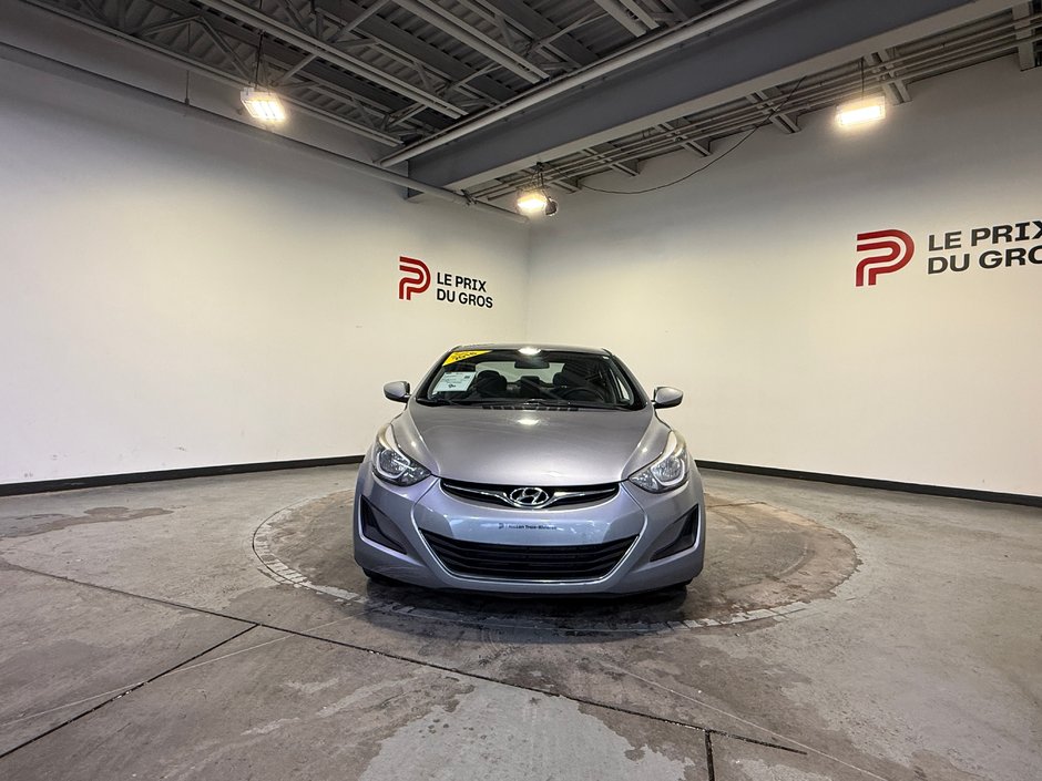 Hyundai Elantra LE 2016-7