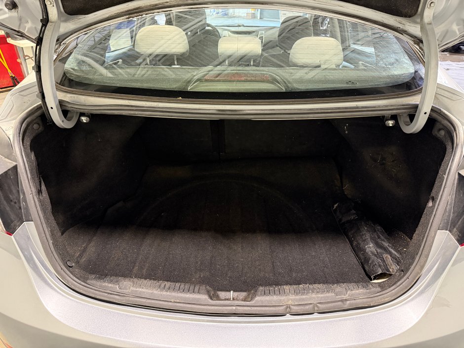 Hyundai Elantra LE 2016-23