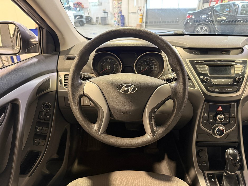 Hyundai Elantra LE 2016-13