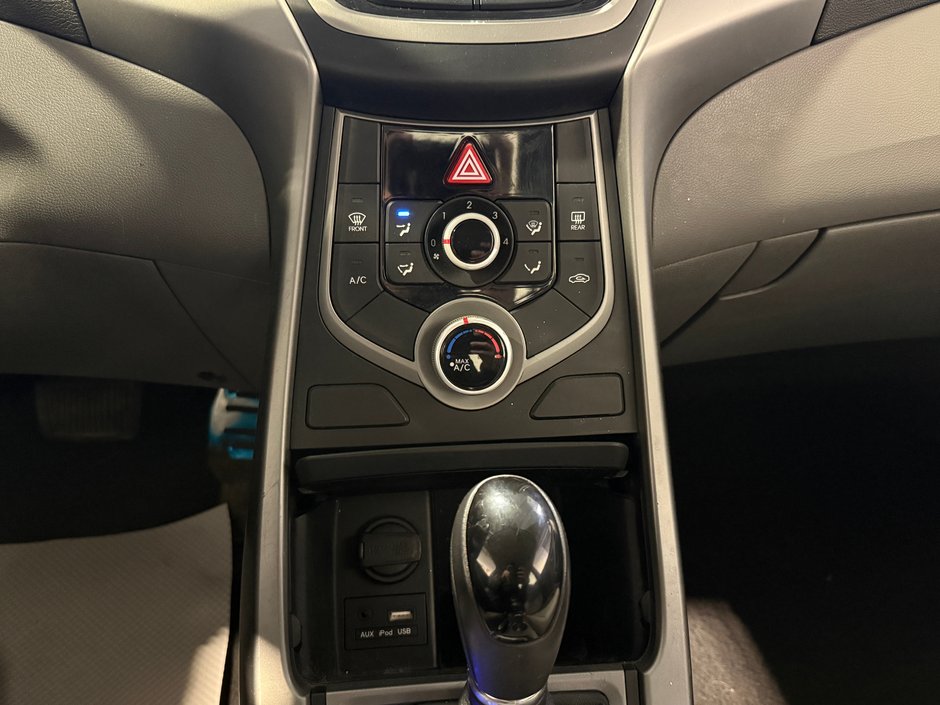 Hyundai Elantra LE 2016-20