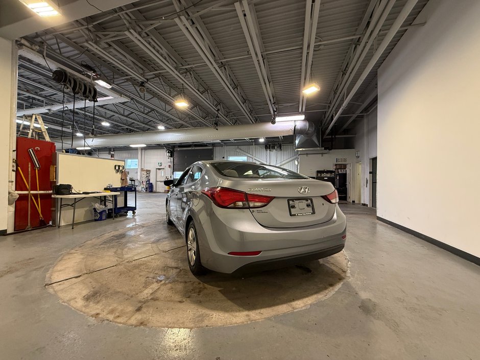 Hyundai Elantra LE 2016-4
