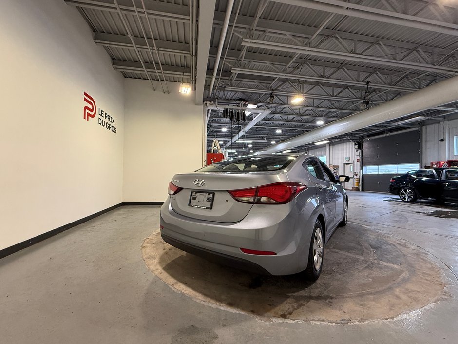 Hyundai Elantra LE 2016-2