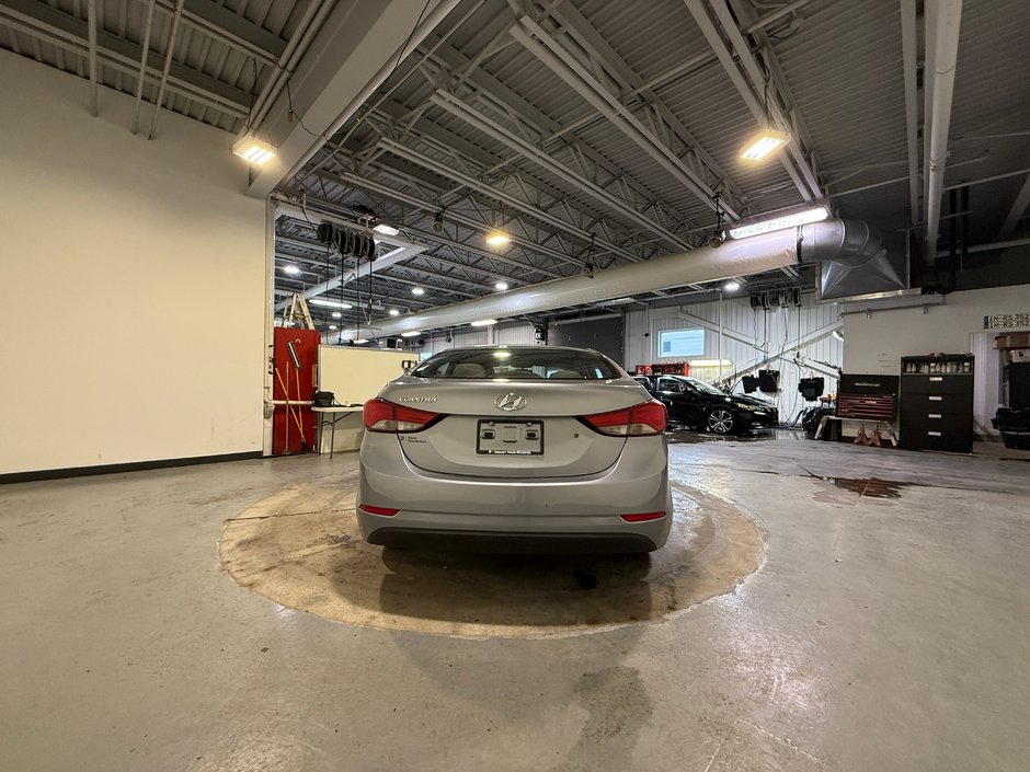 Hyundai Elantra LE 2016-3