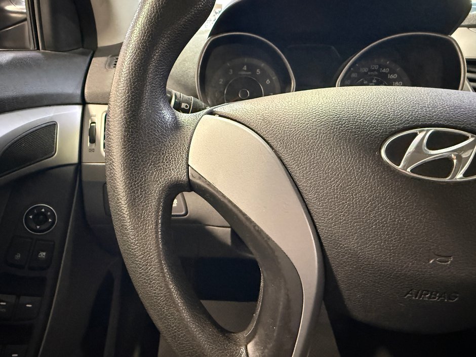 Hyundai Elantra LE 2016-14