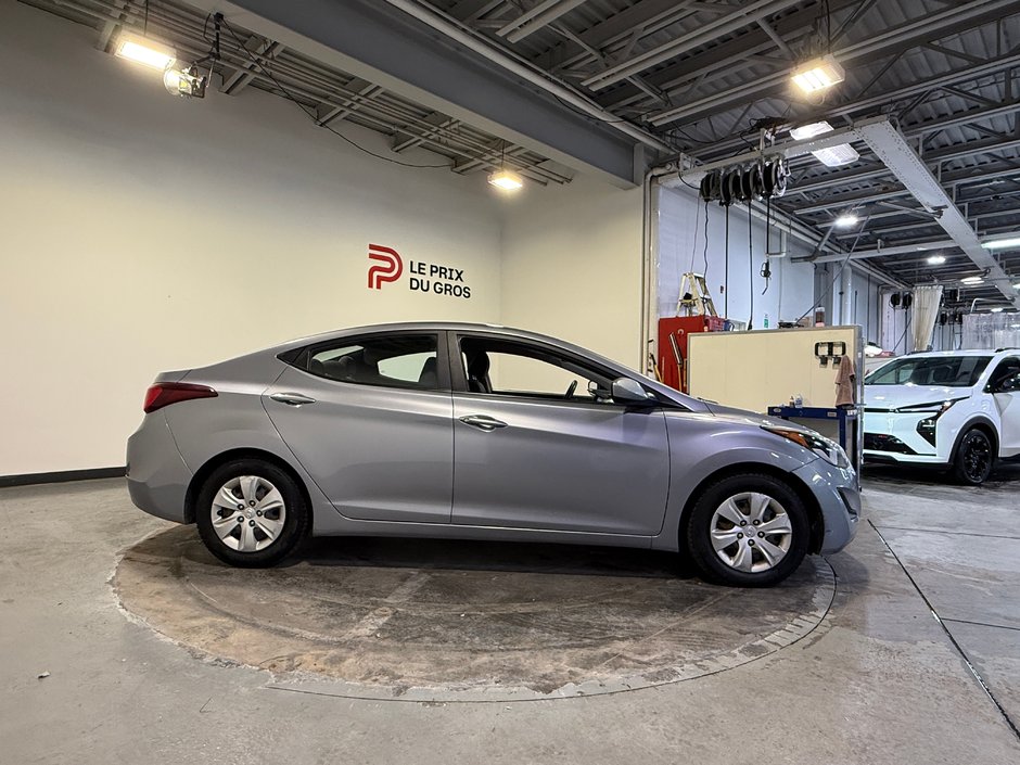 Hyundai Elantra LE 2016-1