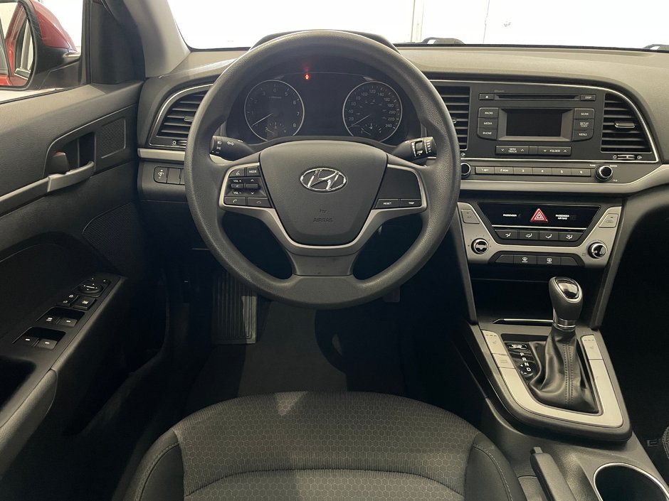 Hyundai Elantra LE 2017-7
