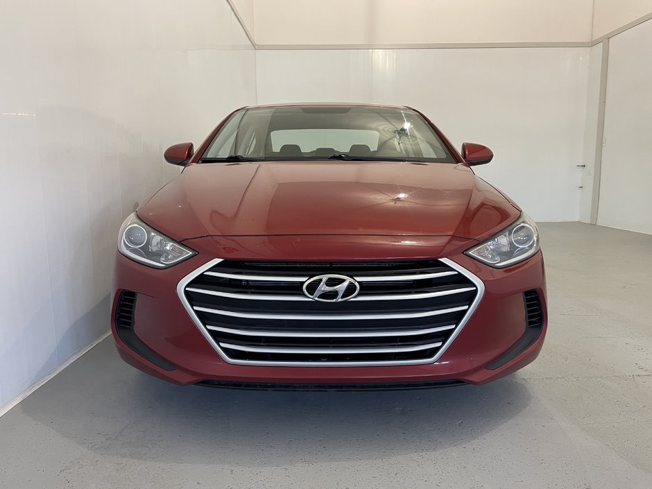 Hyundai Elantra LE 2017-1