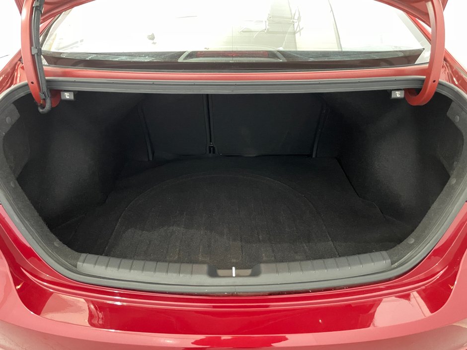 Hyundai Elantra LE 2017-18