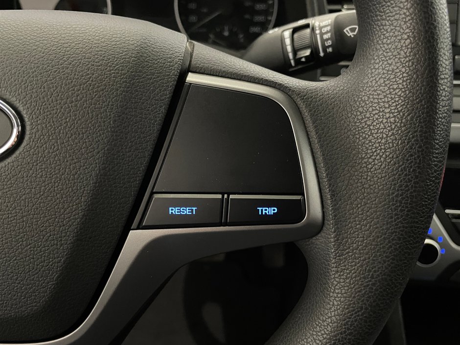 Hyundai Elantra LE 2017-11