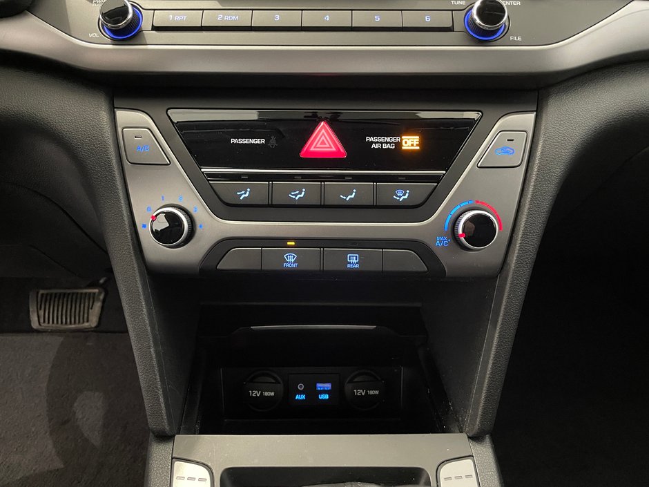 Hyundai Elantra LE 2017-15