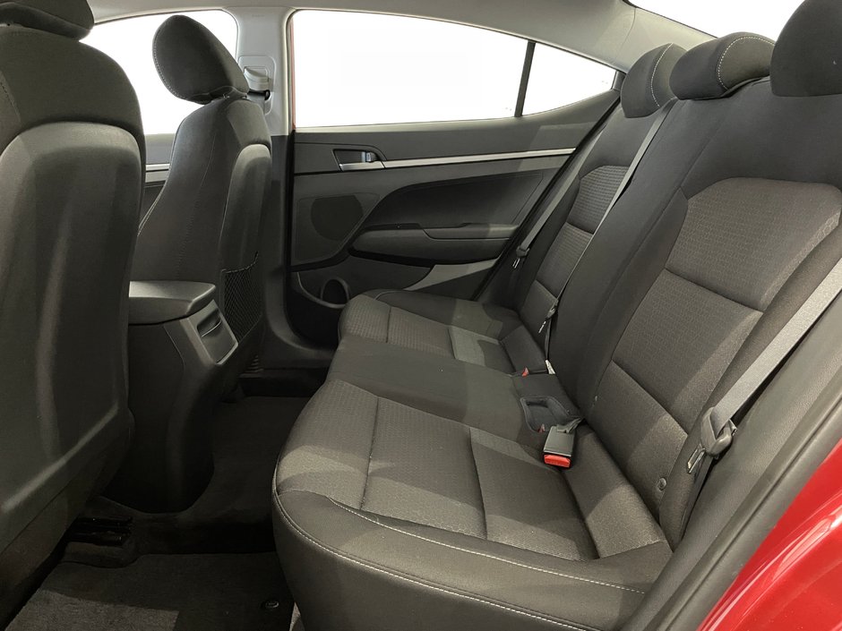 Hyundai Elantra LE 2017-17