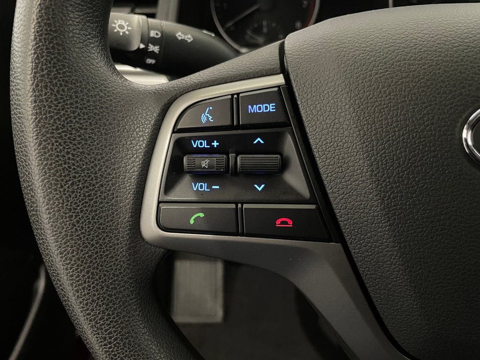 Hyundai Elantra LE 2017-10