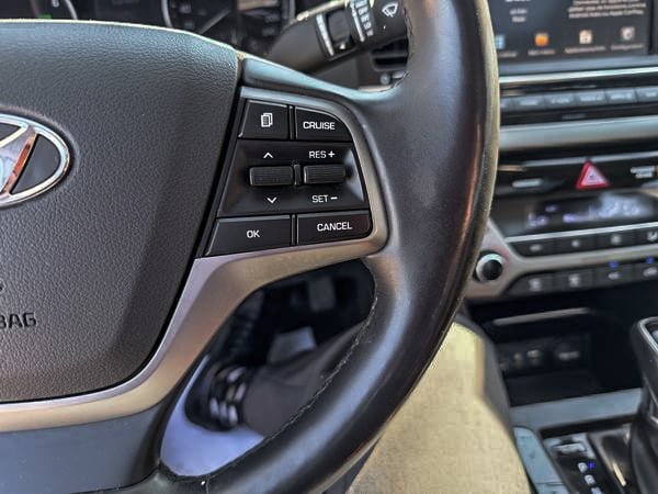 Hyundai Elantra GLS 2017-17