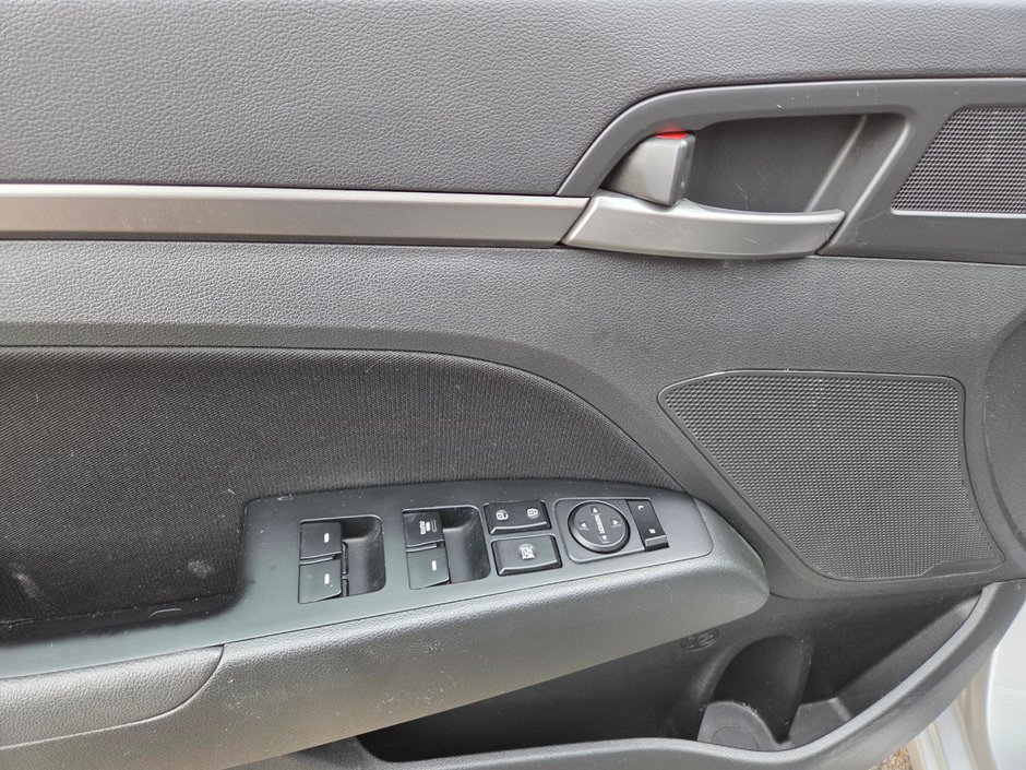 Hyundai Elantra GLS 2017-9