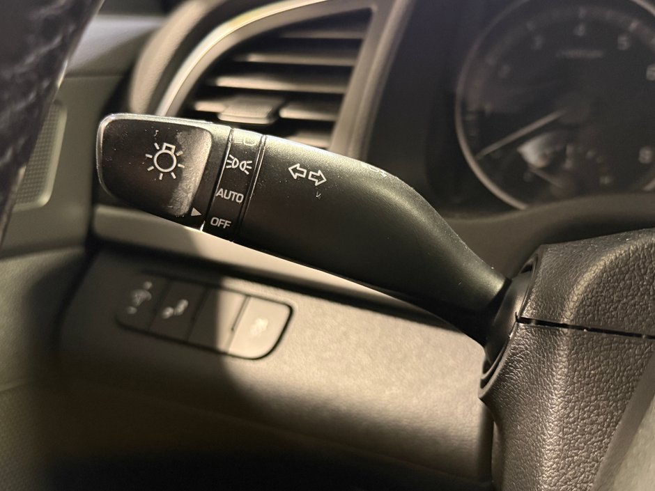 Hyundai Elantra SE 2018-16