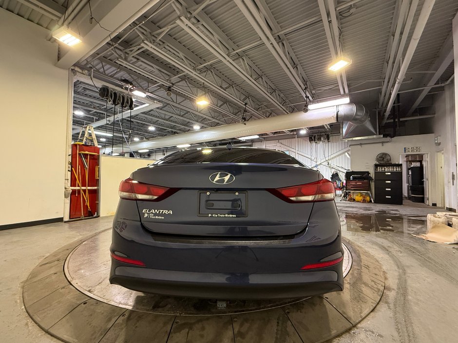 Hyundai Elantra SE 2018-3