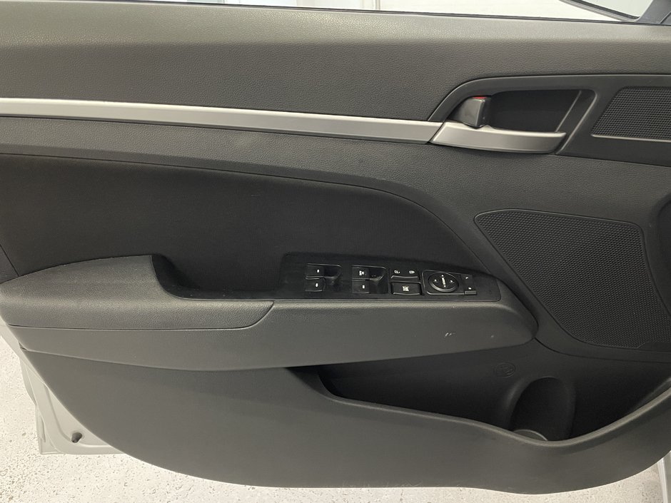 2019 Hyundai Elantra Preferred-8