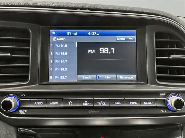 2020 Hyundai Elantra Preferred-17