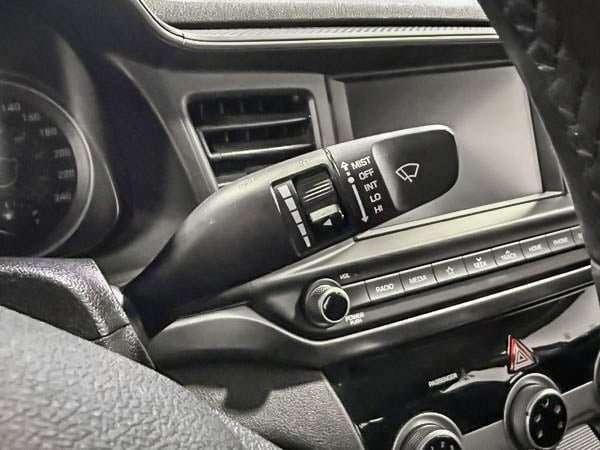 Hyundai Elantra Preferred 2020-17