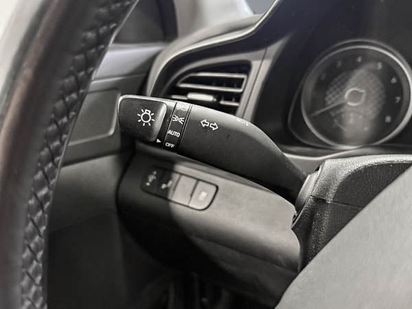 2020 Hyundai Elantra ESSENTIAL-16
