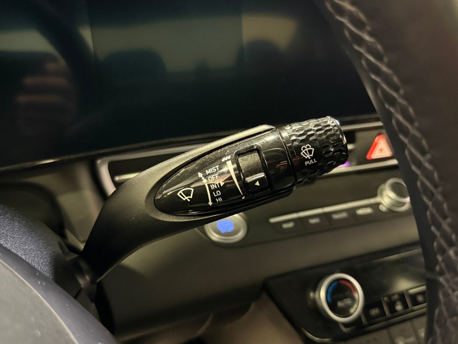 2023 Hyundai Elantra Luxury-18