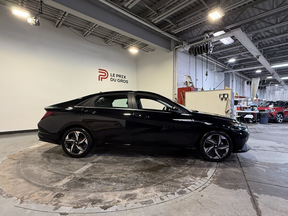 2023 Hyundai Elantra Luxury-1