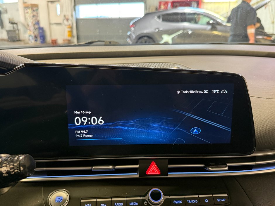 Hyundai Elantra LUXE 2023-20