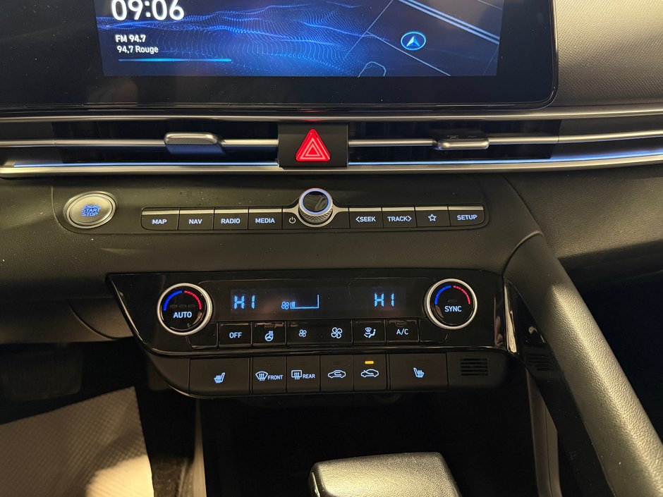 Hyundai Elantra LUXE 2023-22