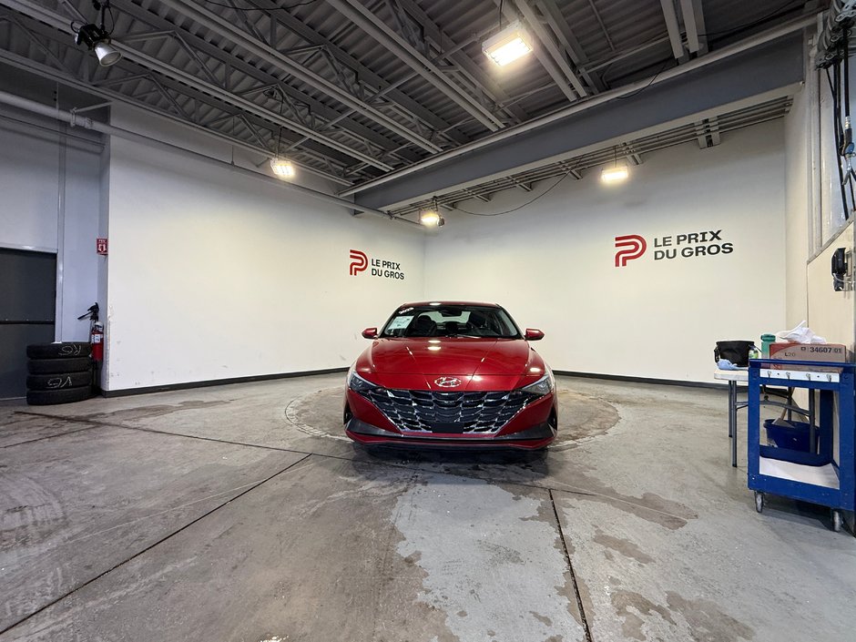 Hyundai Elantra LUXE 2023-7