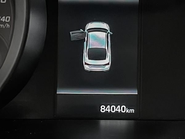 Hyundai Elantra Essential 2023-14