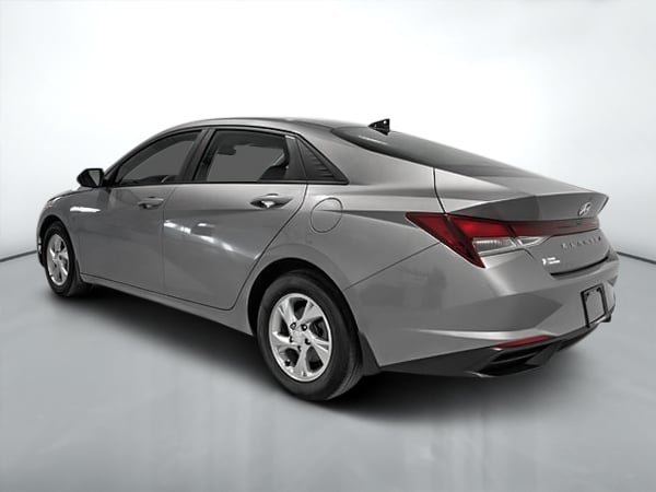 Hyundai Elantra Essential 2023-4