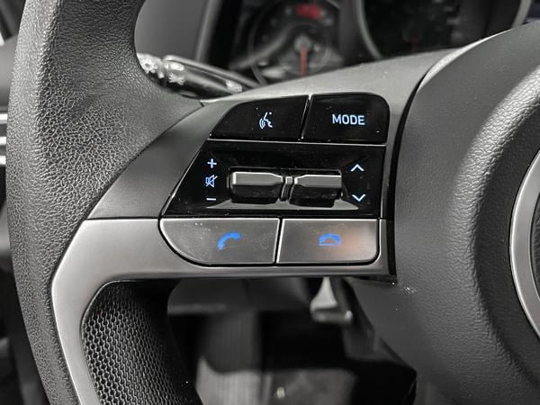 Hyundai Elantra Essential 2023-12